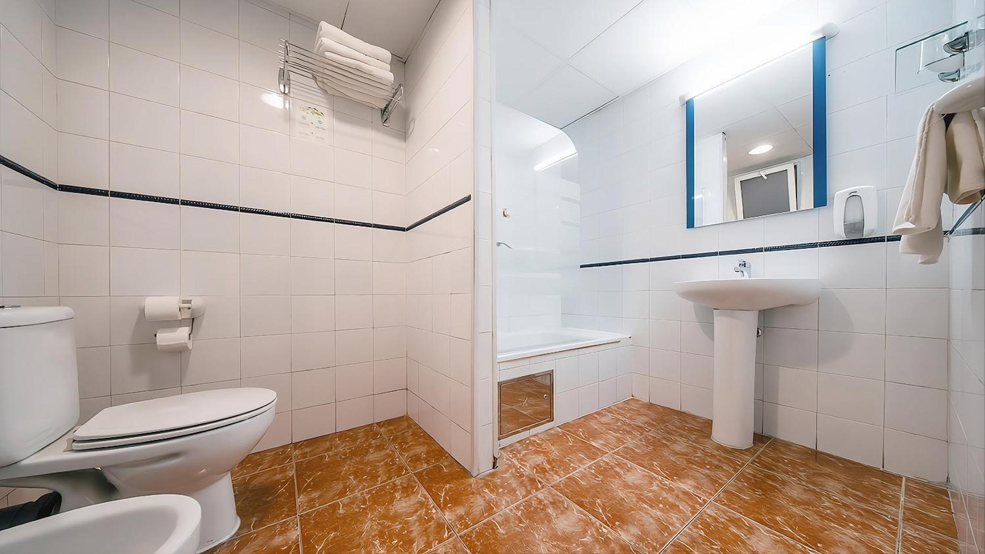 Standaard Tweepersoonskamer - 1 Tweepersoonsbed of 2 Aparte Bedden - Gratis Parkeren